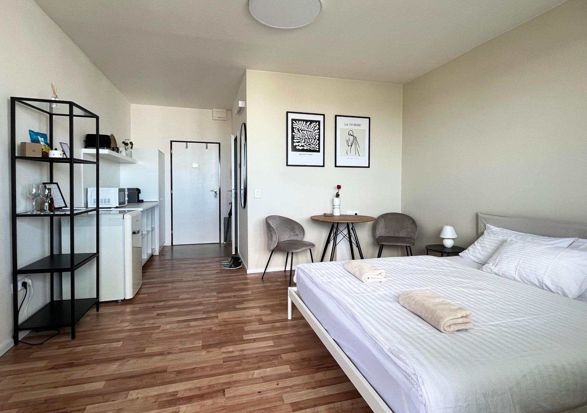 Air-Conditioned Studio, Close To City Centre & Tram Stop Bratislava Extérieur photo